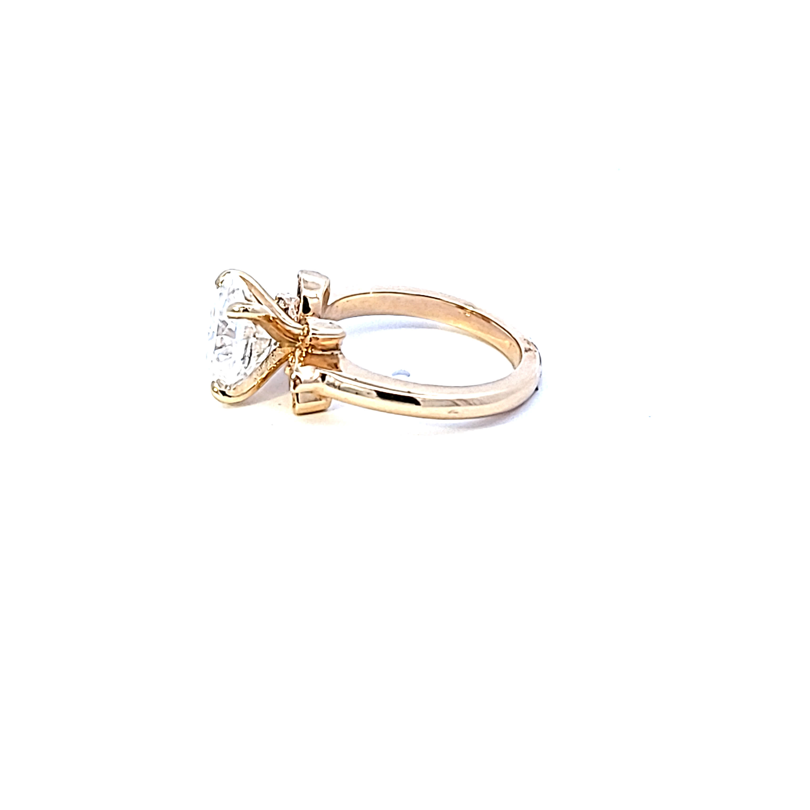 Elegant moissanite diamond ring